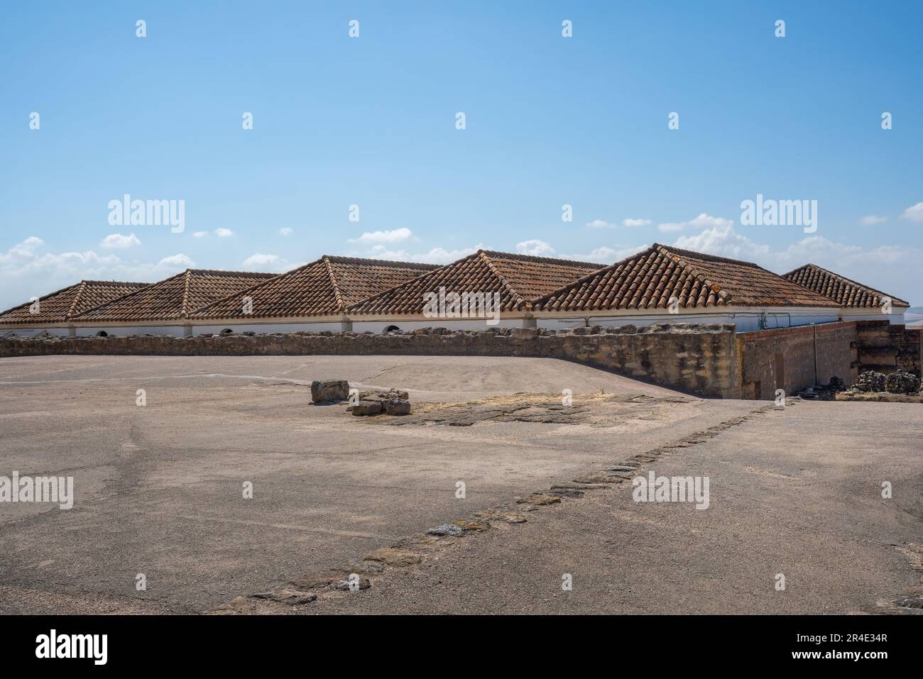 Dächer der Rezeption Halle von Abd ar-Rahman III (Salon Rico) in Medina Azahara (Madinat al-Zahra) - Cordoba, Andalusien, Spanien Stockfoto