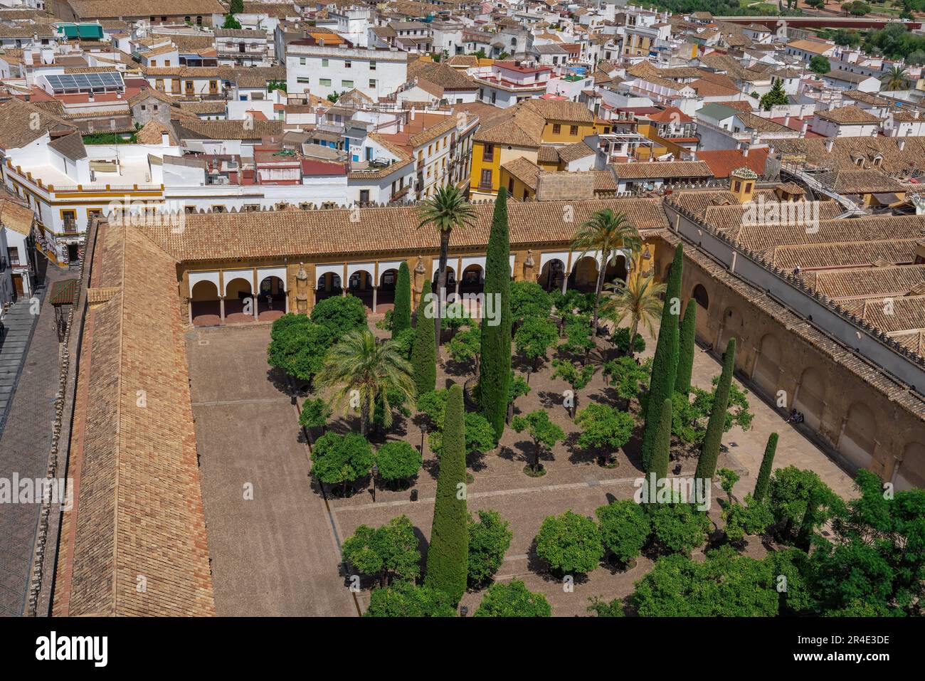 Patio de los Naranjos Innenhof der Moschee - Kathedrale von Cordoba aus der Vogelperspektive - Cordoba, Andalusien, Spanien Stockfoto