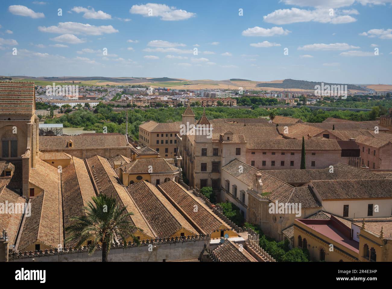 Luftaufnahme von Cordoba mit Bischofspalast - Cordoba, Andalusien, Spanien Stockfoto