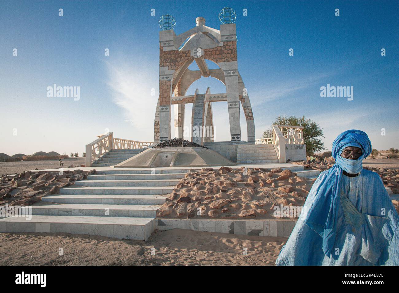 Flamme des Friedens , Denkmal zum Gedenken an das Ende der Tuareg-Rebellion im Jahr 1996, Timbuktu, Mali, westafrika Stockfoto