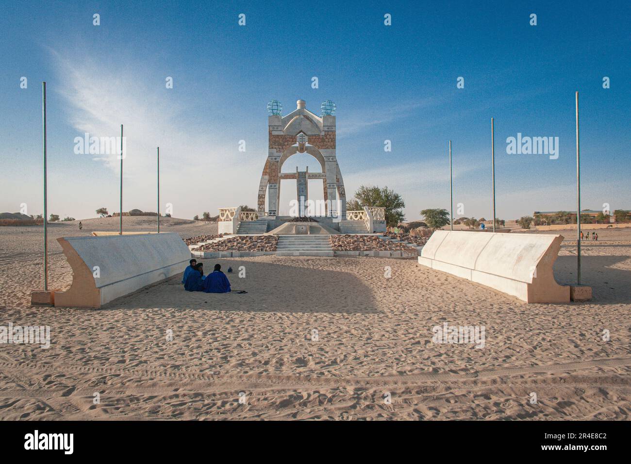 Flamme des Friedens , Denkmal zum Gedenken an das Ende der Tuareg-Rebellion im Jahr 1996, Timbuktu, Mali, westafrika Stockfoto