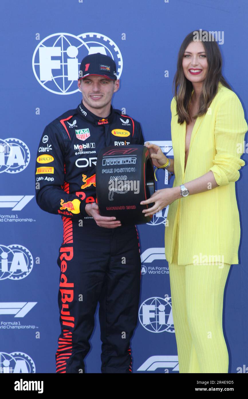 Monaco, Monaco. 27. Mai 2023. MONACO, Monte Carlo, 27. Mai 2023; Pole Position für #1, Max VERSTAPPEN, NDL, Oracle Red Bull Racing, erhält den Pirelli Award von Tennisspieler Sharapova, Tennis Beauty Maria Sharapova während des Grand Prix der Formel 1 auf dem Monaco Street Racing Course am 27. Mai 2023. Bild und Copyright Arthur THILL/ATPimages (THILL Arthur/ATP/SPP) Kredit: SPP Sport Press Photo. Alamy Live News Stockfoto