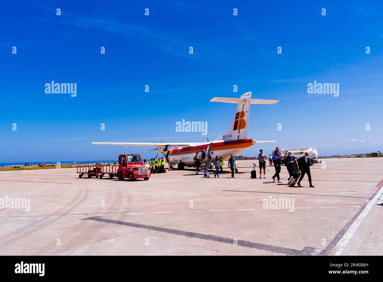 Landung eines Airnostrum-Flugzeugs, einer Tochtergesellschaft der nationalen Fluggesellschaft Iberia, am Flughafen Melilla. Melilla, Ciudad Autónoma de Melilla, Spanien, África, EU Stockfoto