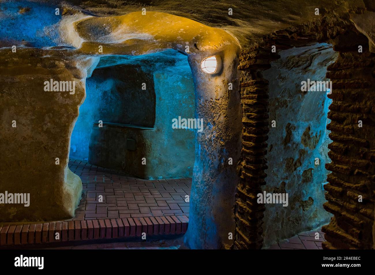 Die Cuevas del Conventico befinden sich in der ersten ummauerten Gehege von Melilla la Vieja. Seine Herkunft geht auf die Phönizier zurück, die es ausnutzen würden Stockfoto