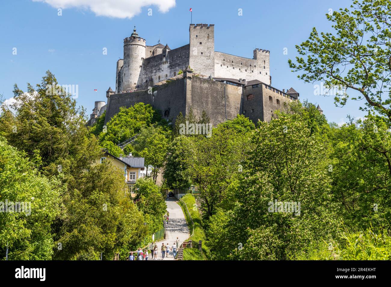 Die Festung Hohensalzburg ist zusammen mit der Salzburger Altstadt ein UNESCO-Weltkulturerbe. Salzburg, Österreich Stockfoto