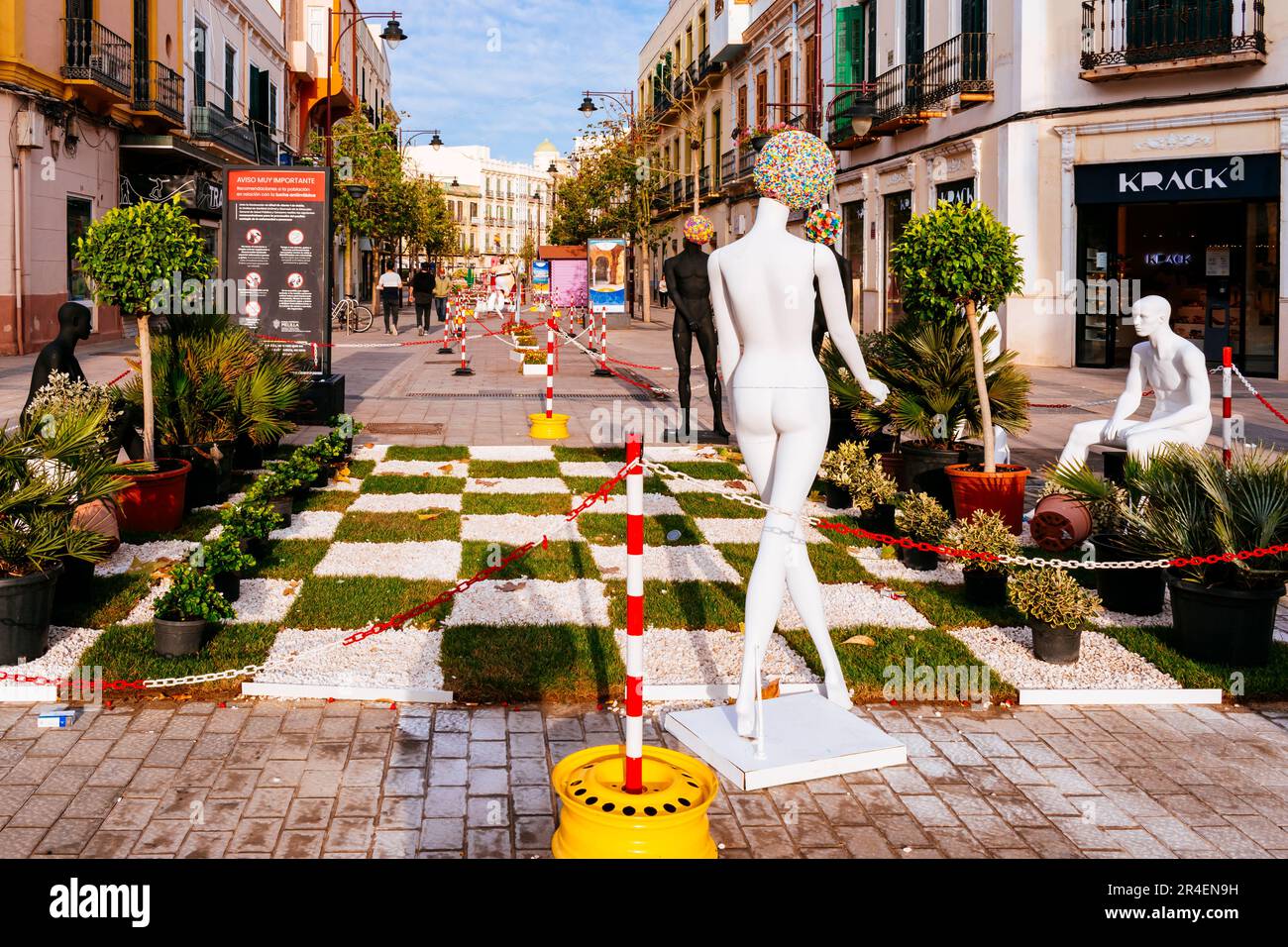 Künstlerische Interventionen auf der Straße. O'Donnell Street, Melilla, Ciudad Autónoma de Melilla, Spanien, África, EU. Stockfoto