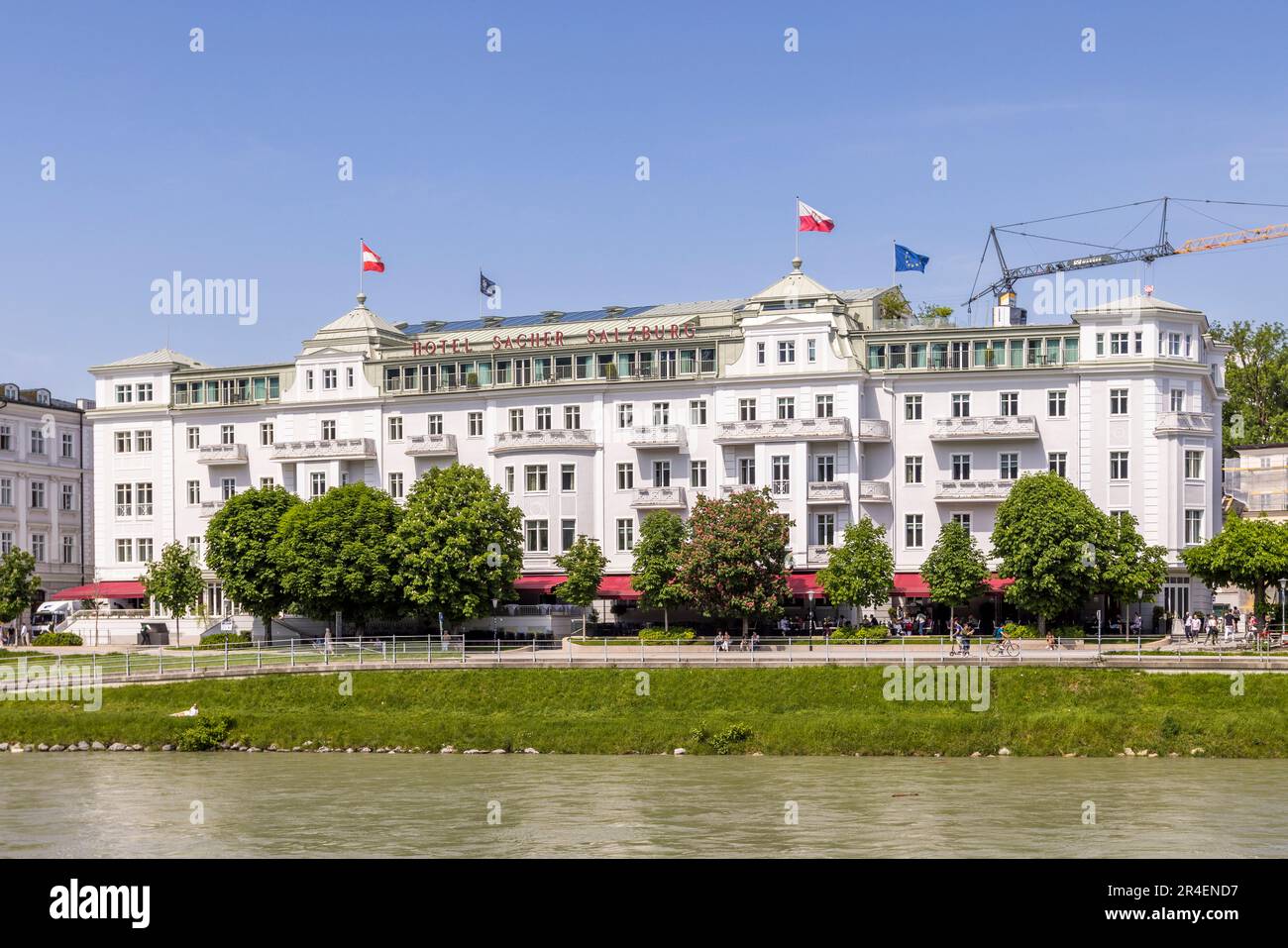 Hotel Sacher am Ufer der Salzach in Salzburg, Österreich Stockfoto