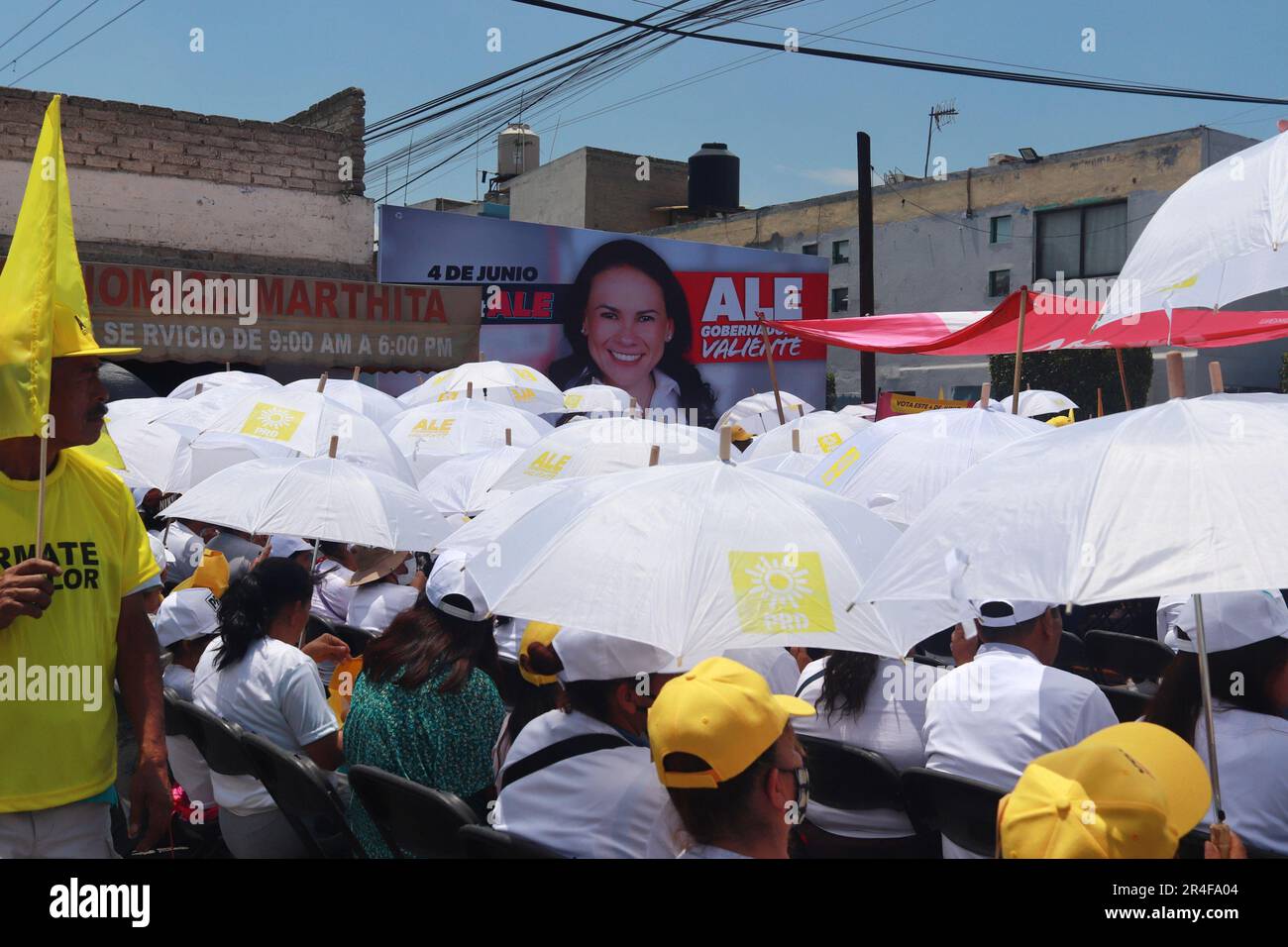 Nezahualcoyotl, Mexiko. 27. Mai 2023. 27. Mai 2023 in Ciudad Nezahualcóyotl, Mexiko: Die Menschen nehmen an der politischen Kundgebung Alejandra Del Moral Teil, Kandidat für das Amt des Gouverneurs des Staates Mexiko, um die politische Kampagne abzuschließen. Am 27. Mai 2023 in Nezahualcóyotl, Bundesstaat Mexiko, Mexiko. (Foto: Carlos Santiago/Kredit: Eyepix Group/Alamy Live News Stockfoto