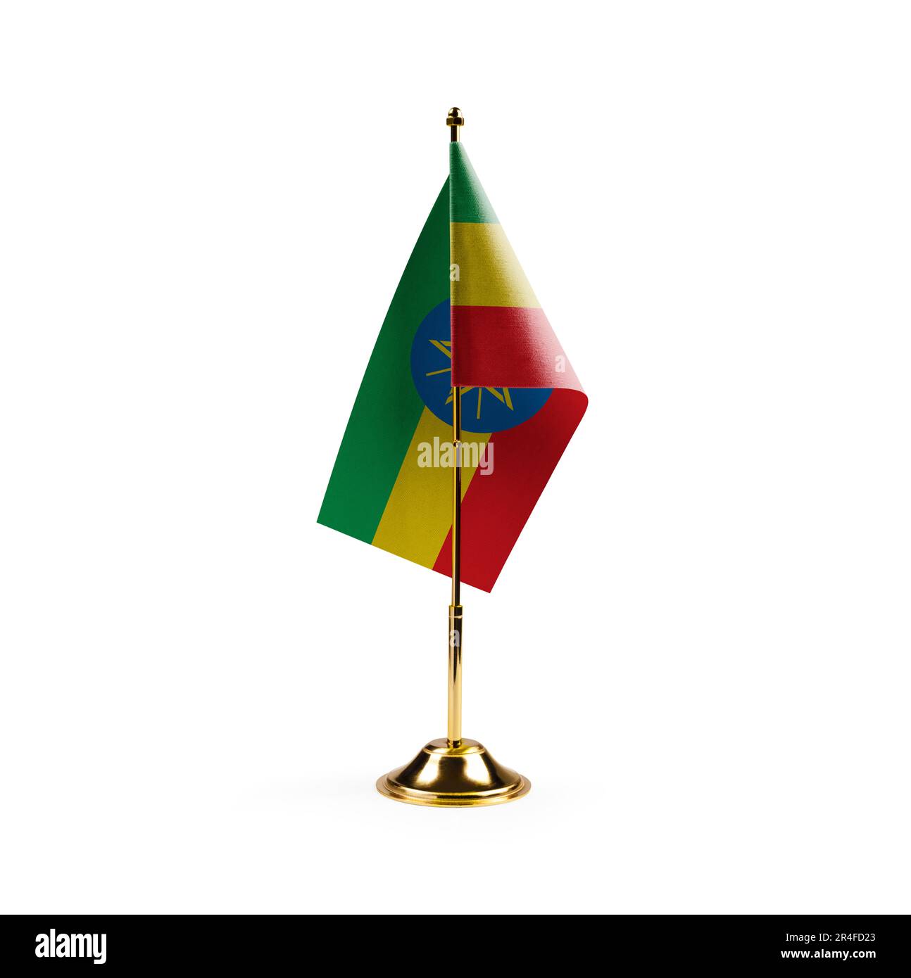 Kleine äthiopische Nationalflagge auf weißem Hintergrund. Stockfoto