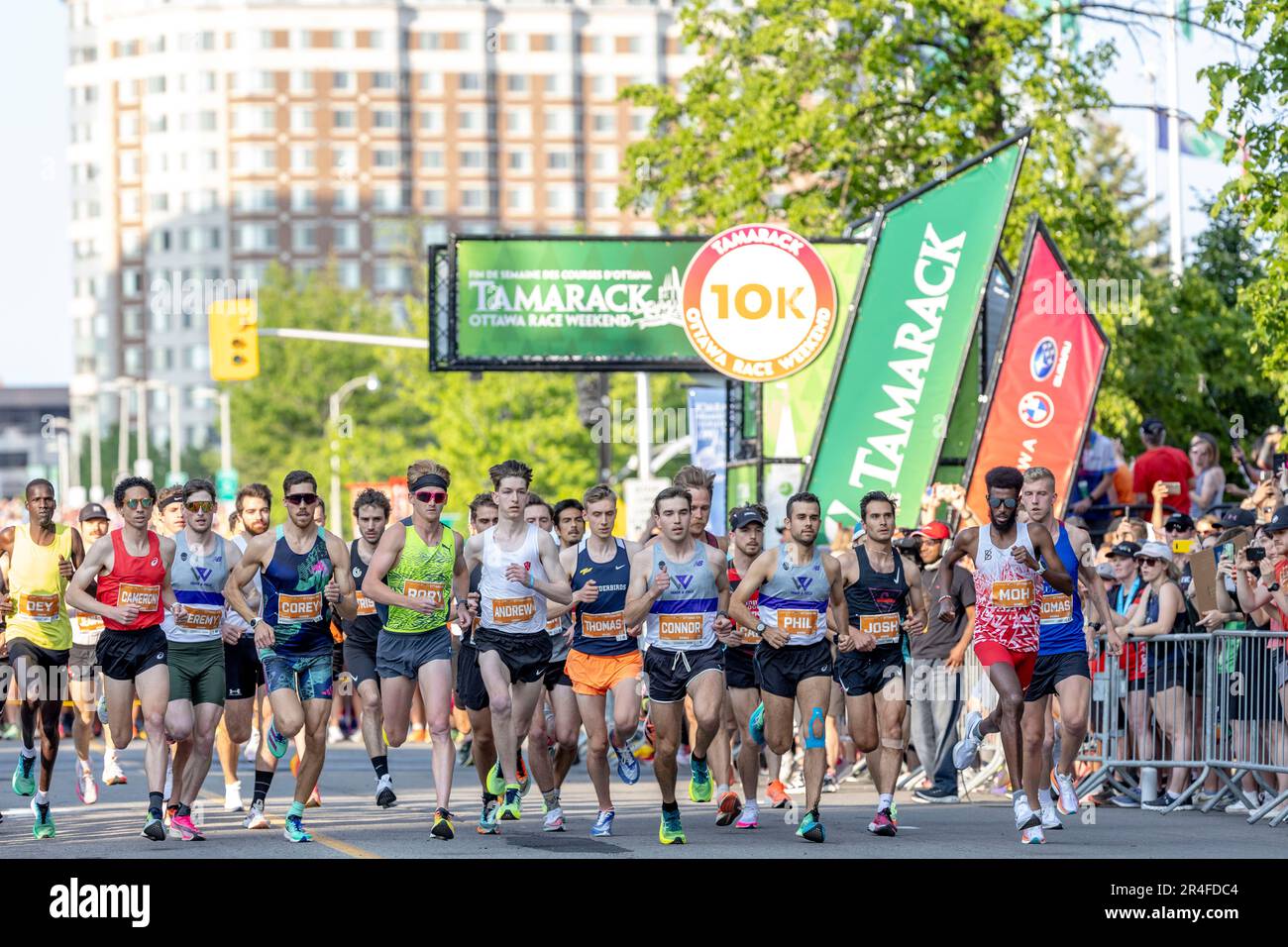 (Ottawa, Kanada - -27. Mai 2023) Beginn des Tamarack Ottawa Rennwochenendes 10K und Athletics Canada National 10K Road Championship. Dies ist ein Bild einer 86-Bildsequenz der Startaufnahme mit ca. 30 Bildern pro Sekunde. Foto Copyright 2023 Sean Burges / Mundo Sport Images. Wenn Sie Beiträge in sozialen Medien veröffentlichen, markieren Sie bitte @mundosportimages. Guthaben: Sean Burges/Alamy Live News Stockfoto