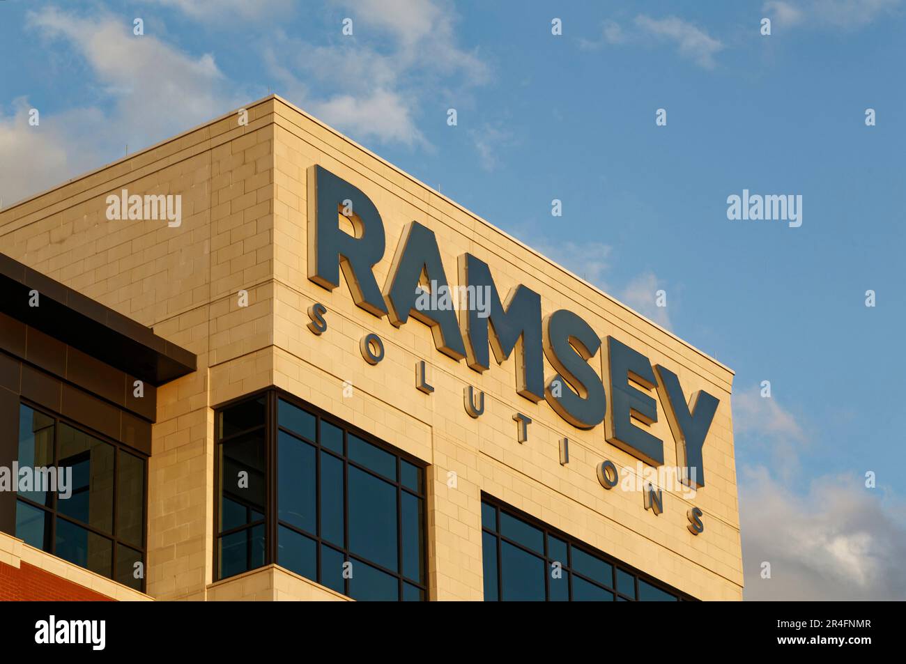 Der Hauptsitz der Lampo Group LLC dba Ramsey Solutions befindet sich auf einem 47 Hektar großen Campus, der sich im Besitz der Finanzberatungsfunkpersönlichkeit und des Bestsellerautors Dave Ramsey am Sonntag, den 23. April 2023 in Franklin, Williamson County, TN, befindet. USA. Neben Ramsey Solutions gehört die Lampo Group auch die Marke Entreleadership und ist auch als Ramsey Education, SmartDollar und Gazelle tätig. (APEX MediaWire Foto von Billy Suratt) Stockfoto