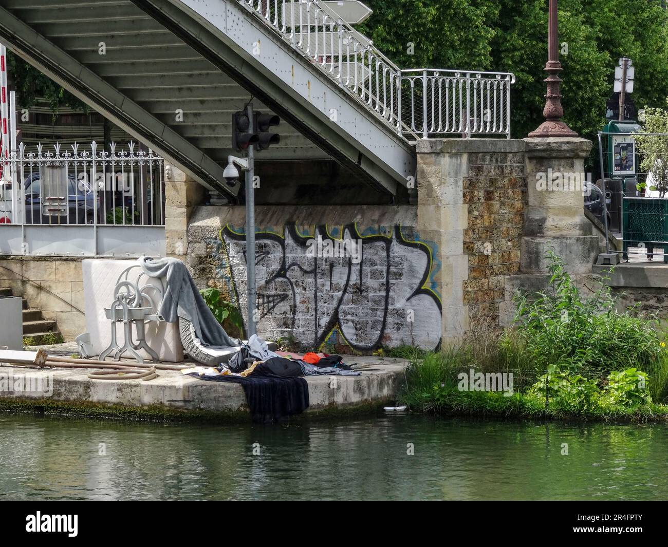 Reisebild der letzten Metalltrampbrücke in Paris, der Pont de la Rue de Crimée, der Pont de Flandre. Stockfoto