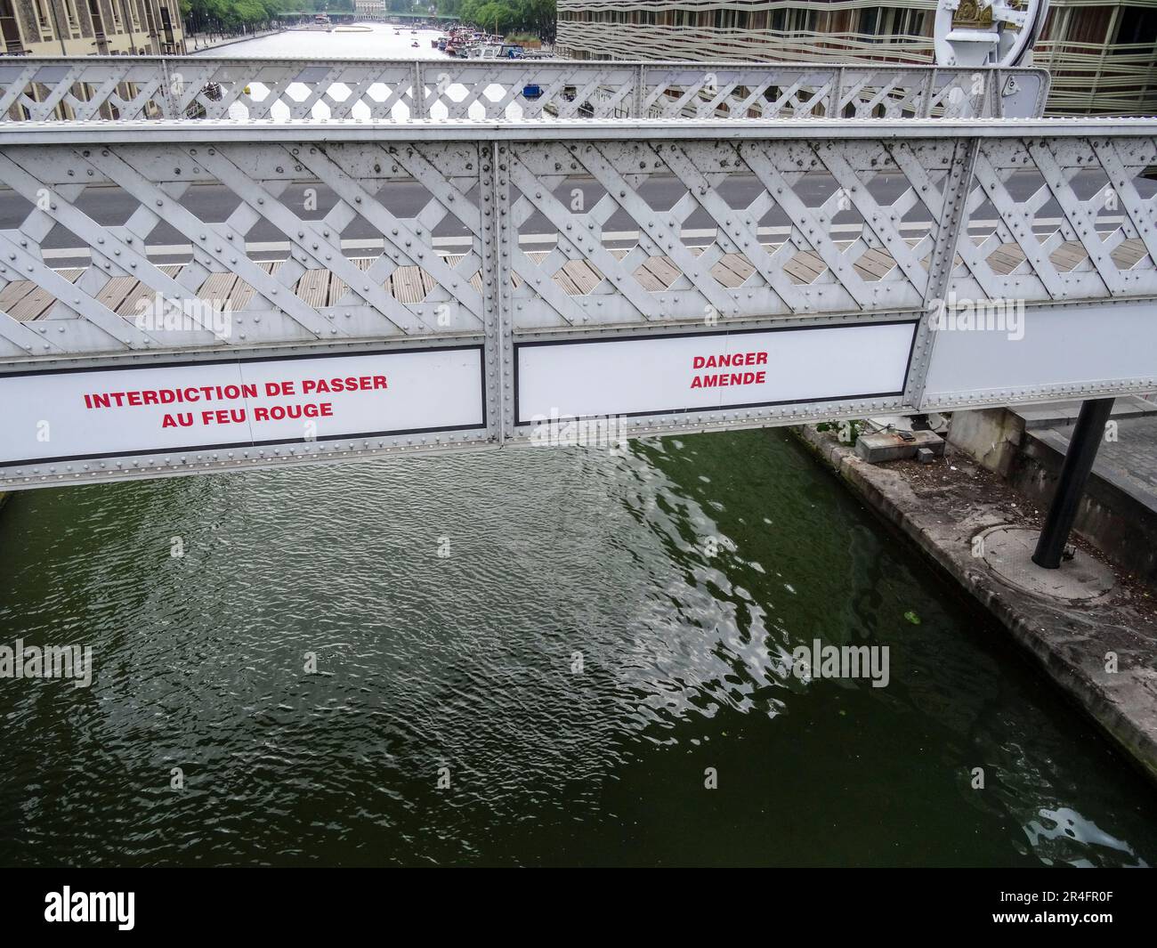 Reisebild der letzten Metalltrampbrücke in Paris, der Pont de la Rue de Crimée, der Pont de Flandre. Stockfoto