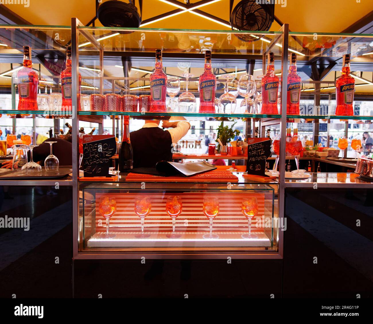 Aperol spritz -Fotos und -Bildmaterial in hoher Auflösung - Seite 2 - Alamy