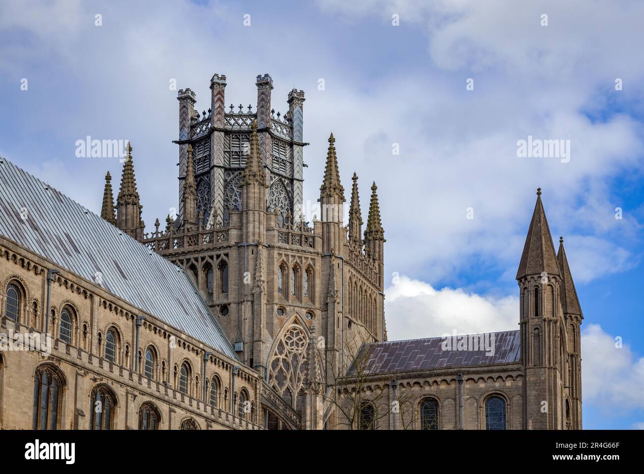 ELY, CAMBRIDGESHIRE, UK - NOVEMBER 22 : Außenansicht der Ely Kathedrale in Ely am 22. November 2012 Stockfoto