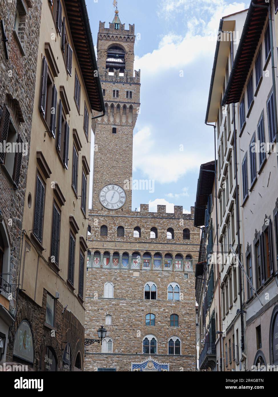 Palazzo Vecchio in der Nähe der Loggia della Signoria auf der Piazza della Signoria in Florenz, Italien. Stockfoto