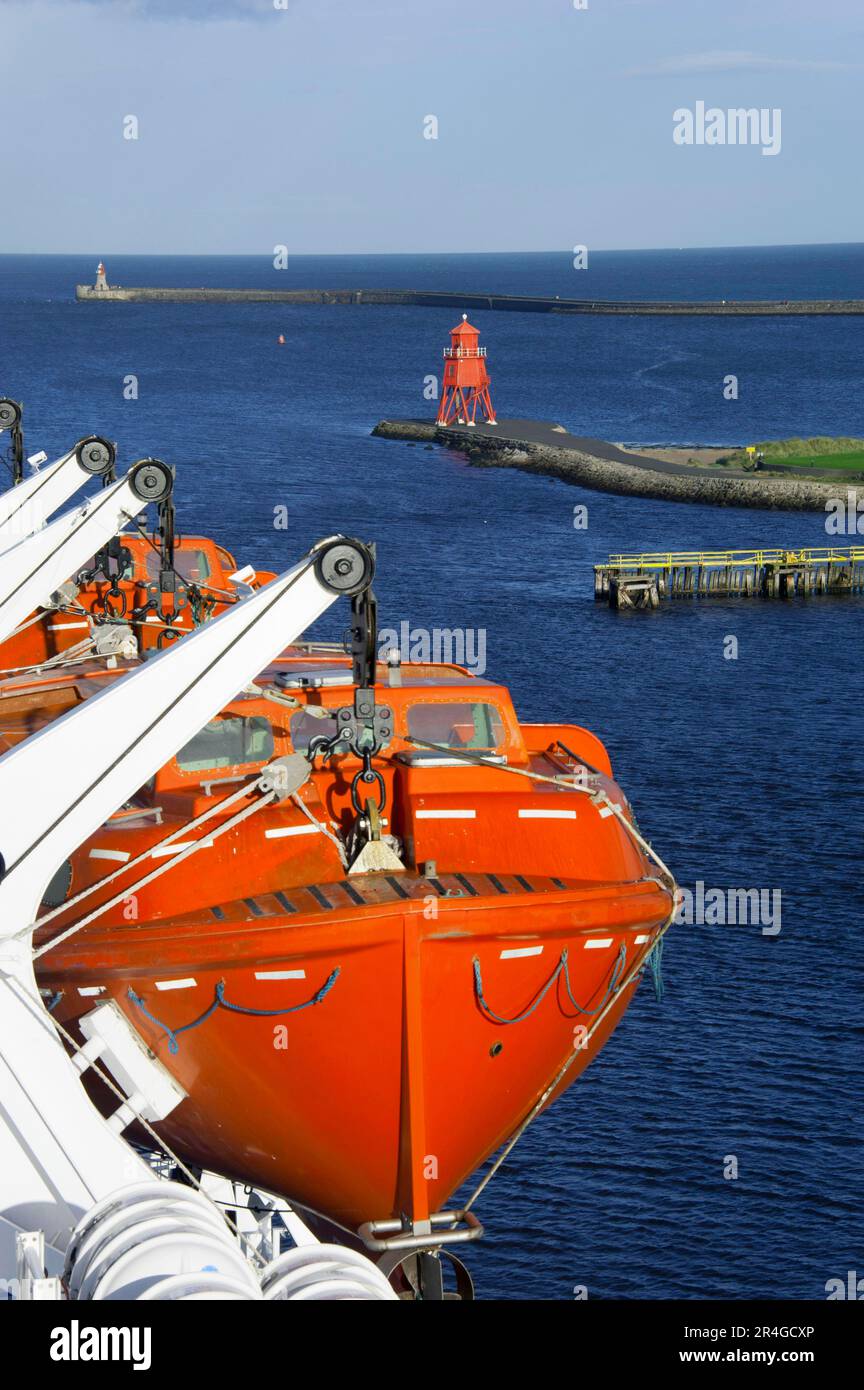 Fähre auf der Tyne, South Shields, Newcastle, England, Newcastle upon Tyne, Rettungsboote Stockfoto