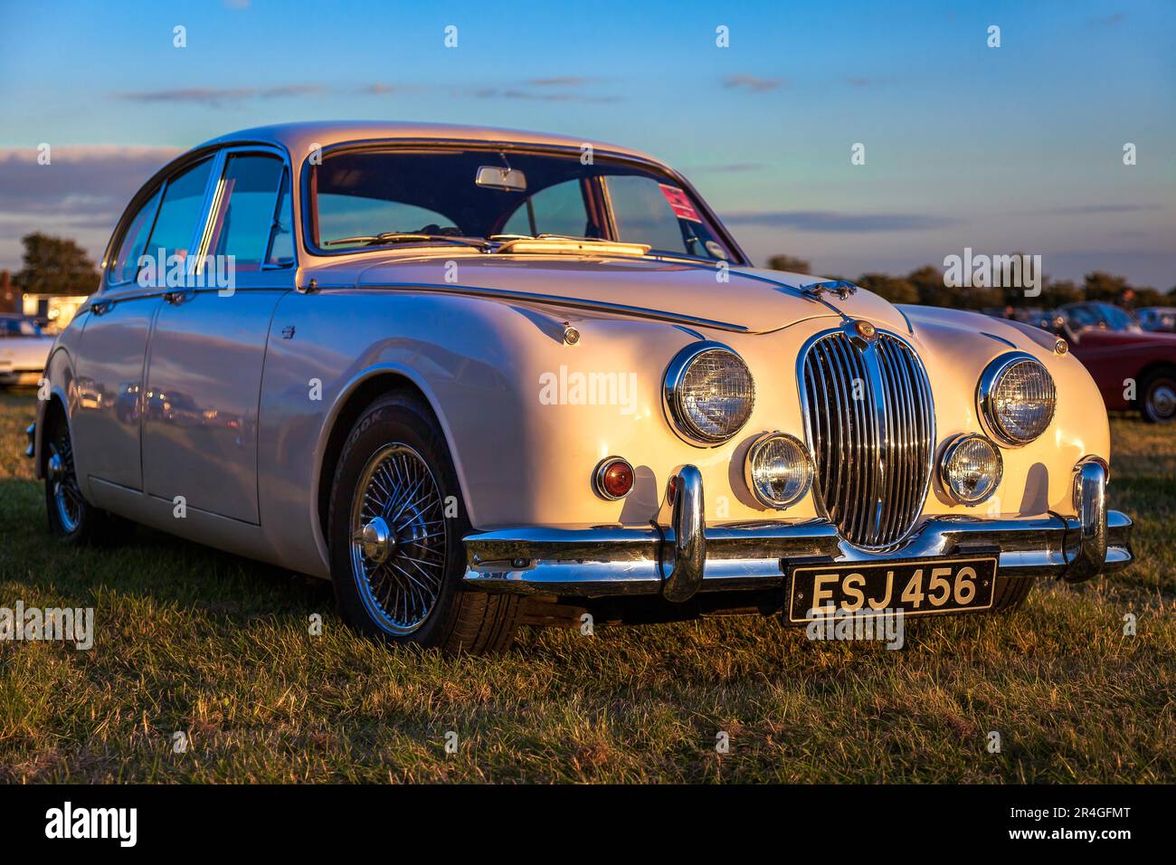 Die Jaguar Mk 2 Limousine parkt in Goodwood Stockfoto