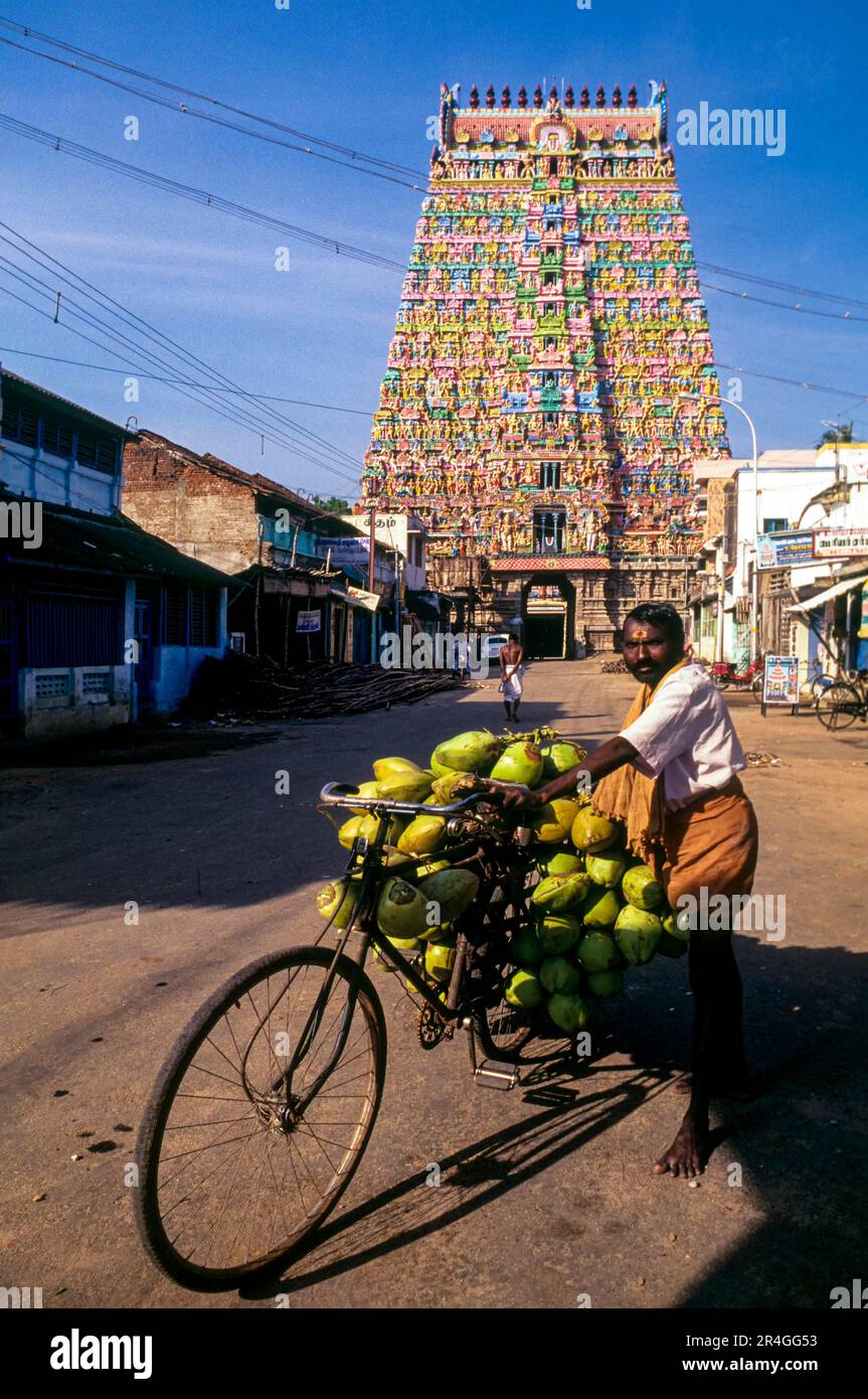 Sarangapani Tempel Rajagopuram das Haupttor hat elf Ebenen und hat eine Höhe von 173 Fuß 53 m in Kumbakonam, Tamil Nadu, Indien, Asien Stockfoto