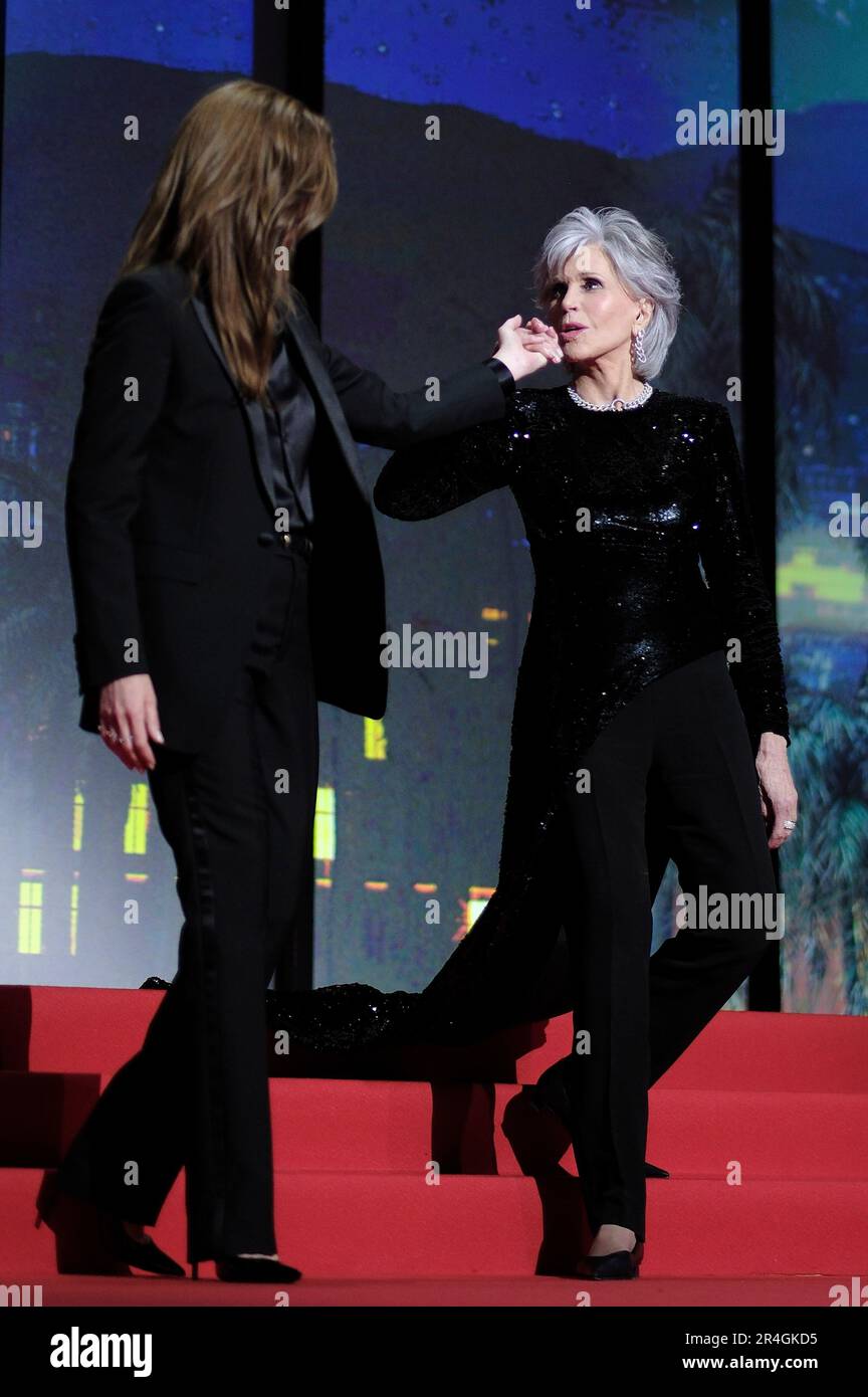 Justine Triet und Jane Fonda bei der Preisverleihung auf dem Festival de Cannes 2023 / 76. Internationale Filmfestspiele von Cannes am Palais des Festivals. Cannes, 27.05.2023 Stockfoto