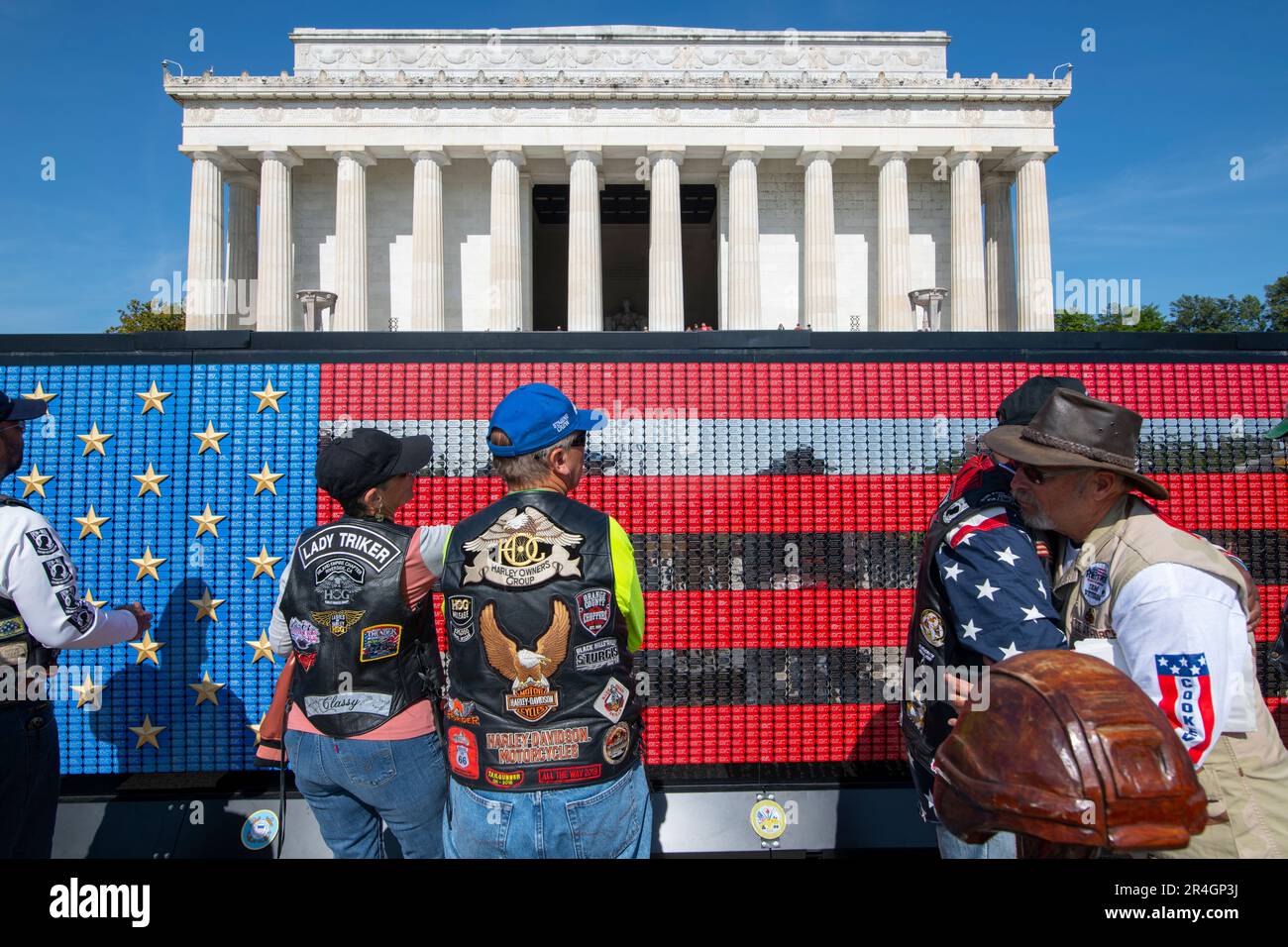 USA Washington DC Lincoln Memorial vor dem Lincoln Memorial wird ein zeitlich begrenztes Hundemarke-Denkmal für gefallene Soldaten errichtet, die während ihres Dienstes getötet wurden Stockfoto