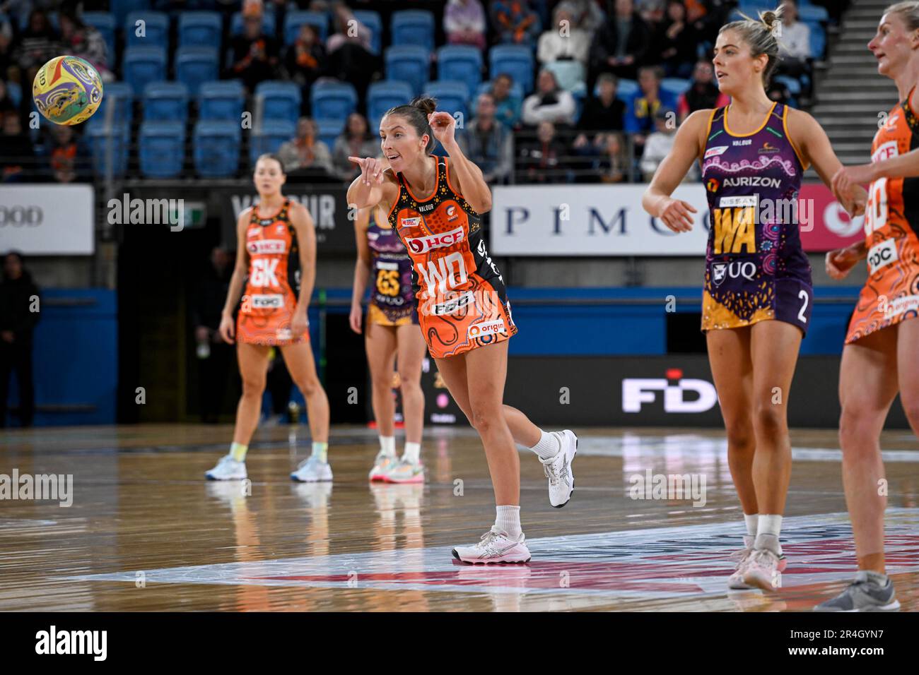 28. Mai 2023; Ken Rosewall Arena, Sydney, NSW, Australien: Suncorp Super Netball, Giants versus Queensland Firebirds; Amy Parmenter of the Giants übergibt den Ball Stockfoto