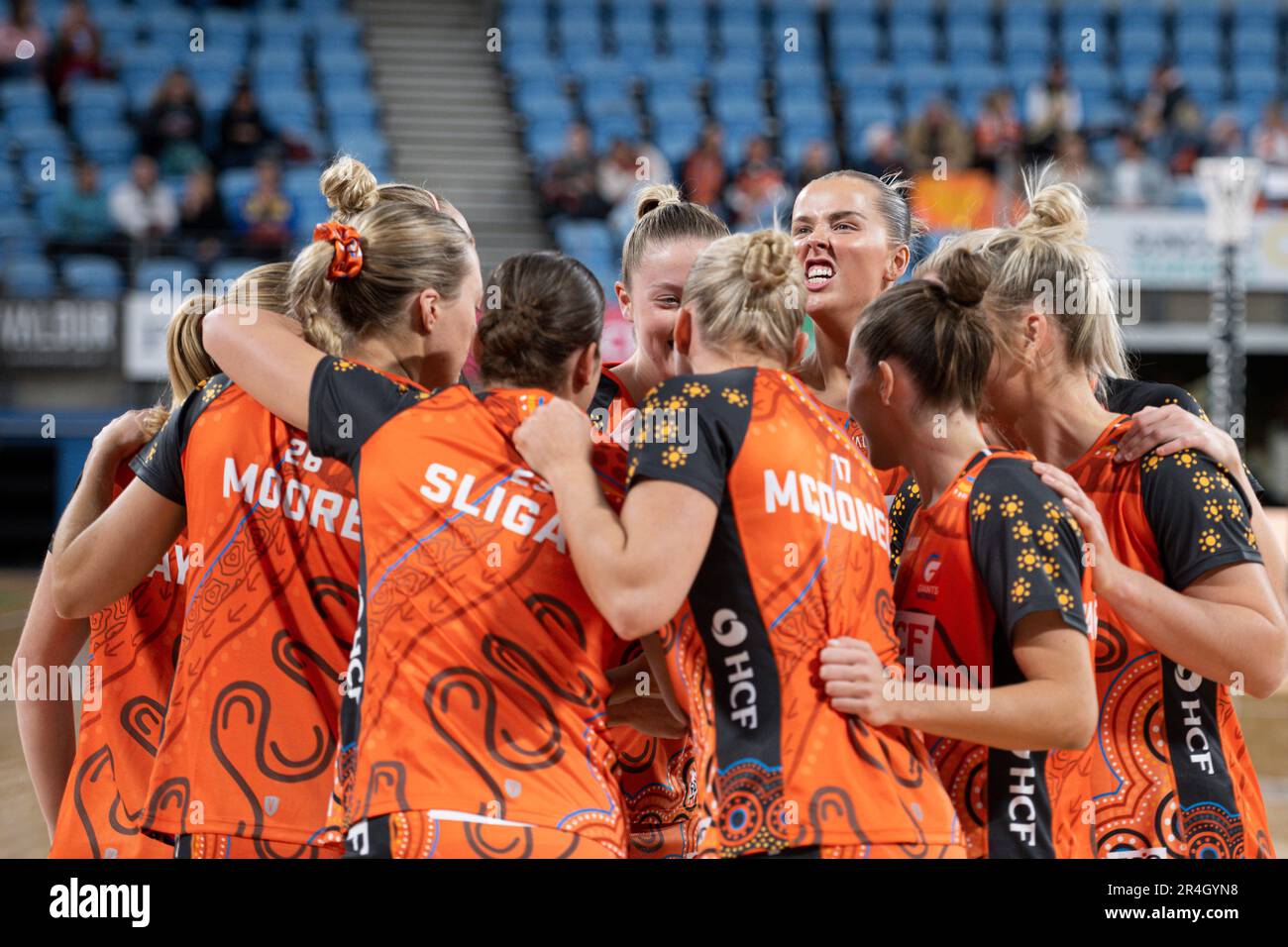 28. Mai 2023; Ken Rosewall Arena, Sydney, NSW, Australien: Suncorp Super Netball, Giants versus Queensland Firebirds; Matisse Letherbarrow of the Giants im Team-Meeting Stockfoto