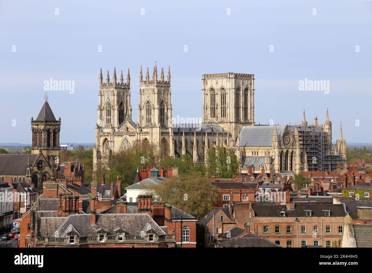 York Minster aus Südwesten, Minster Yard, York, North Yorkshire, England, Großbritannien, Großbritannien, Großbritannien, Europa Stockfoto