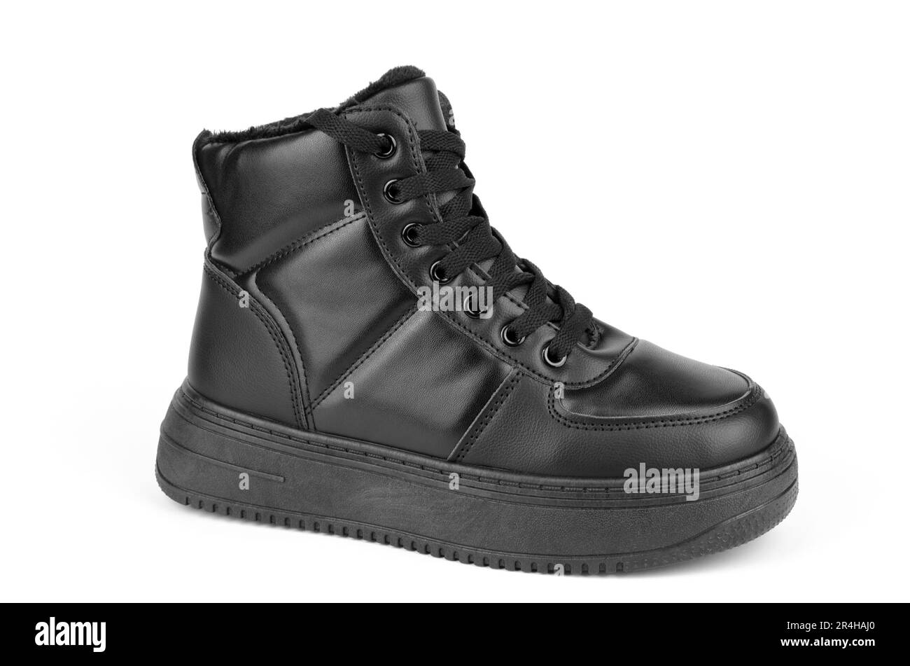 Schwarzer Frauenschuh auf weißem Hintergrund. Stylische Winterschuhe Stockfoto