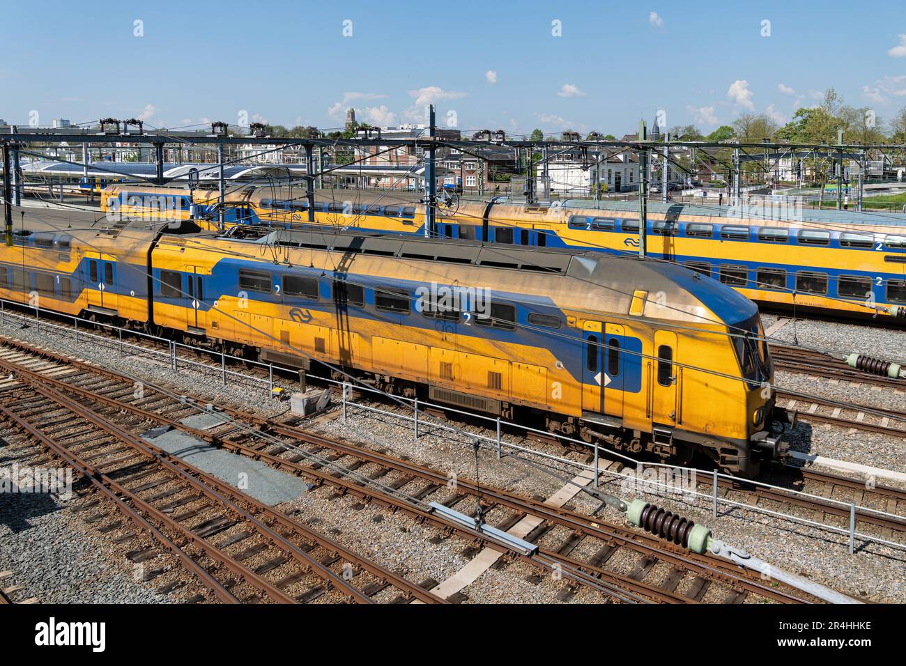 Nederlandse Spoorwegen DDZ Intercity-Zug am Bahnhof Zwolle Stockfoto
