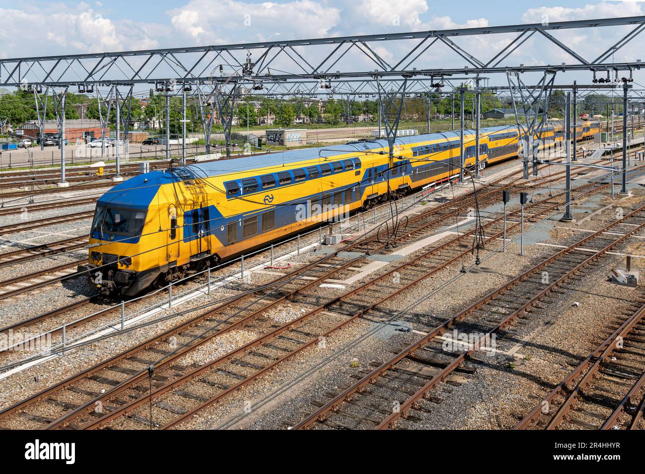 Nederlandse Spoorwegen DDZ Intercity-Zug am Bahnhof Zwolle Stockfoto