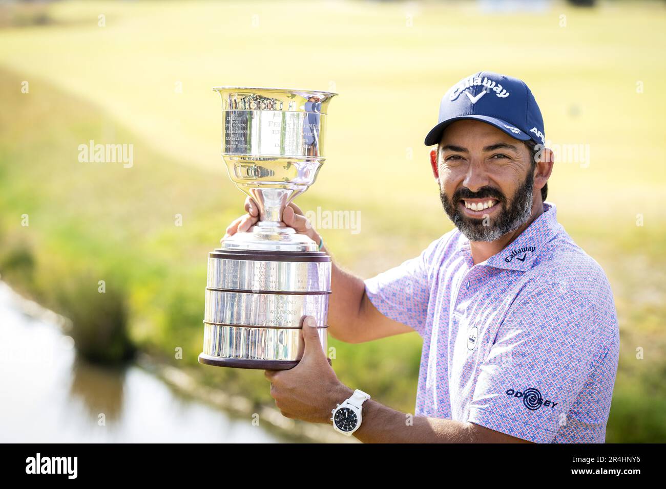 CROMVOIRT - Pablo Larrazabal (ESP), nachdem er die 103. Ausgabe des Golfturniers der KLM Open gewonnen hat. Die KLM Open zählen als qualifizierendes Turnier für die US Open. AP-SCHLEIFGERÄT KING Stockfoto