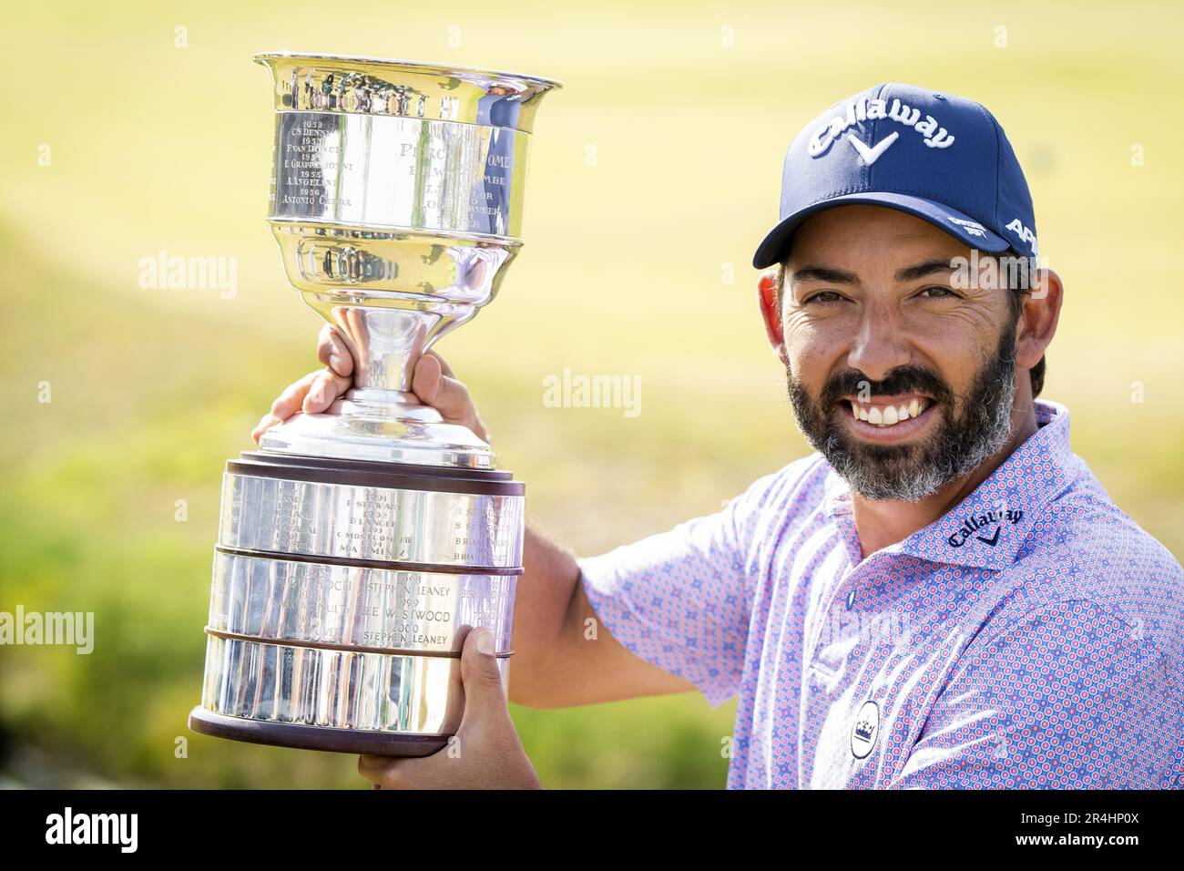 CROMVOIRT - Pablo Larrazabal (ESP), nachdem er die 103. Ausgabe des Golfturniers der KLM Open gewonnen hat. Die KLM Open zählen als qualifizierendes Turnier für die US Open. AP-SCHLEIFGERÄT KING Stockfoto