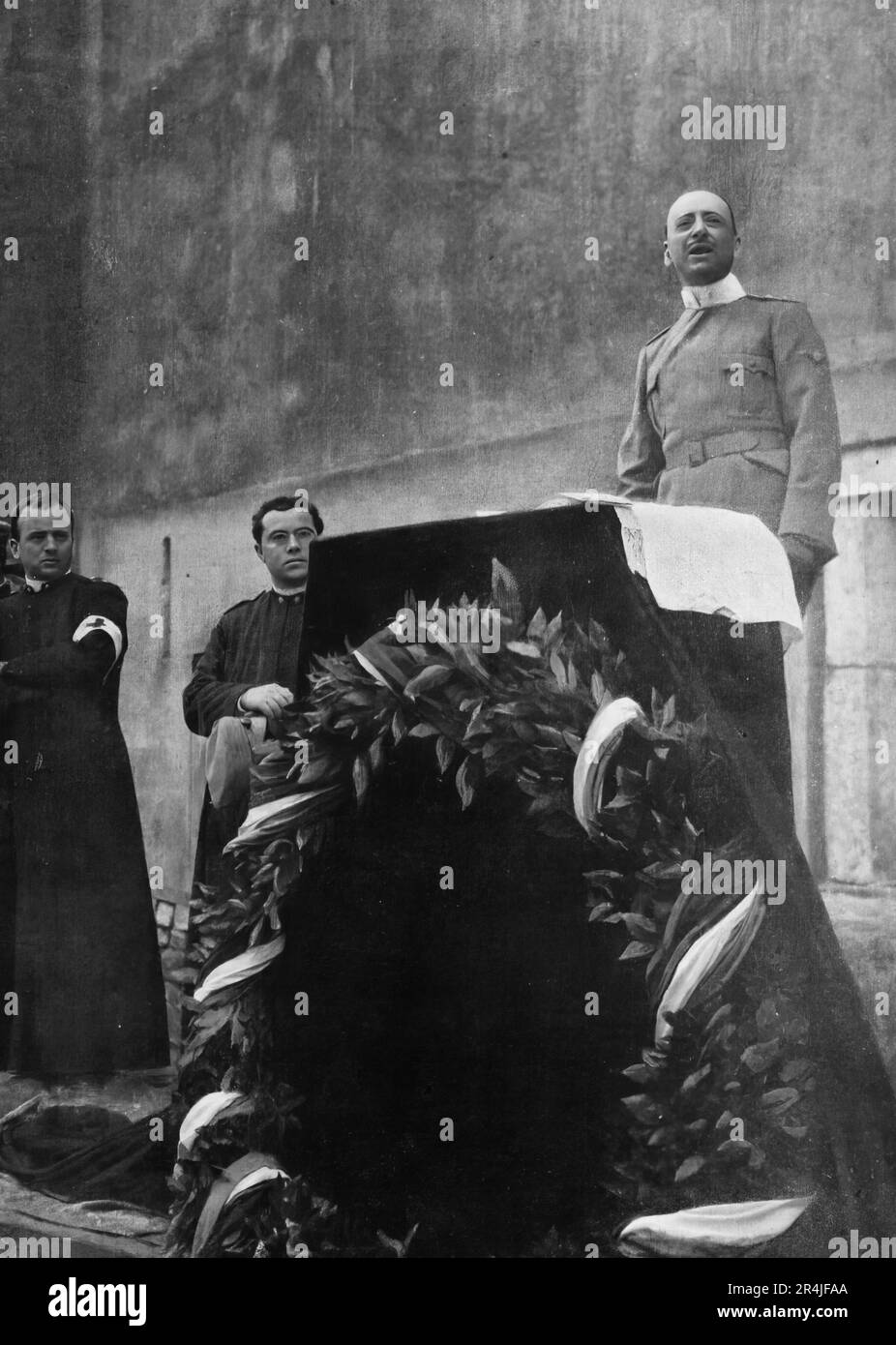 1915, Gabriele D'annunzio in Aquilea während einer Gedenkfeier für die Gefallenen an der Front während des Ersten Weltkriegs Stockfoto