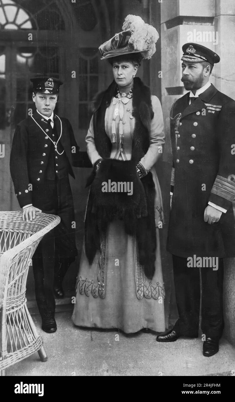 George V. König von England zusammen mit seiner Frau Königin Mary und seinem Sohn Stockfoto