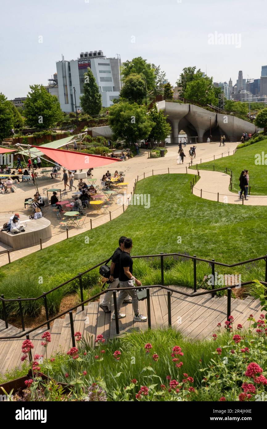 Little Island ist eine einzigartige urbane Oase im Hudson River Park Area, 2023, New York City, USA Stockfoto