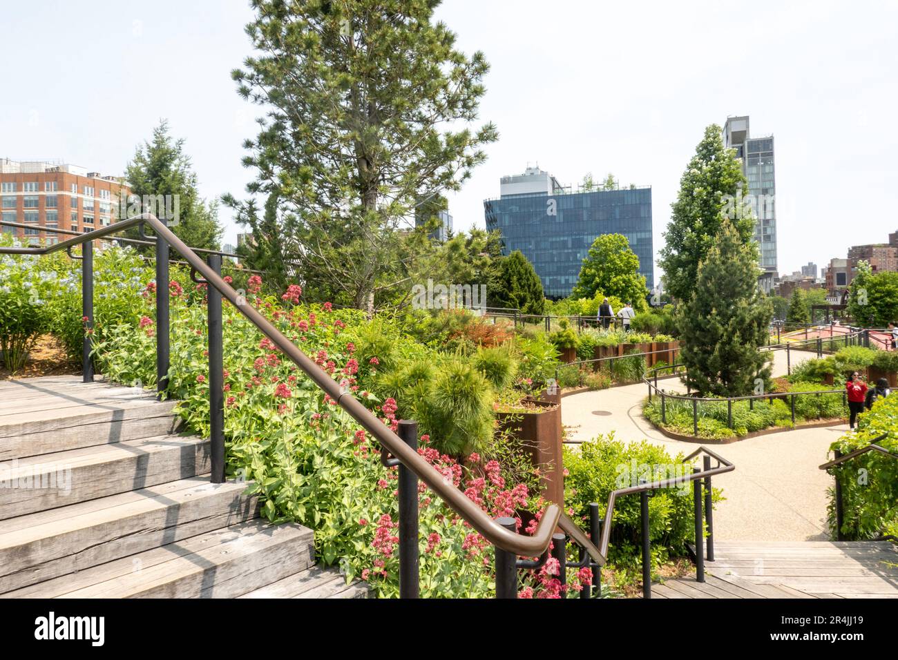 Little Island ist eine einzigartige urbane Oase im Hudson River Park Area, 2023, New York City, USA Stockfoto