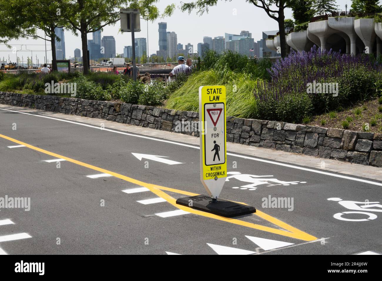 Das Hudson River Greenway Trail System umfasst Radwege, 2023, New York City, USA Stockfoto