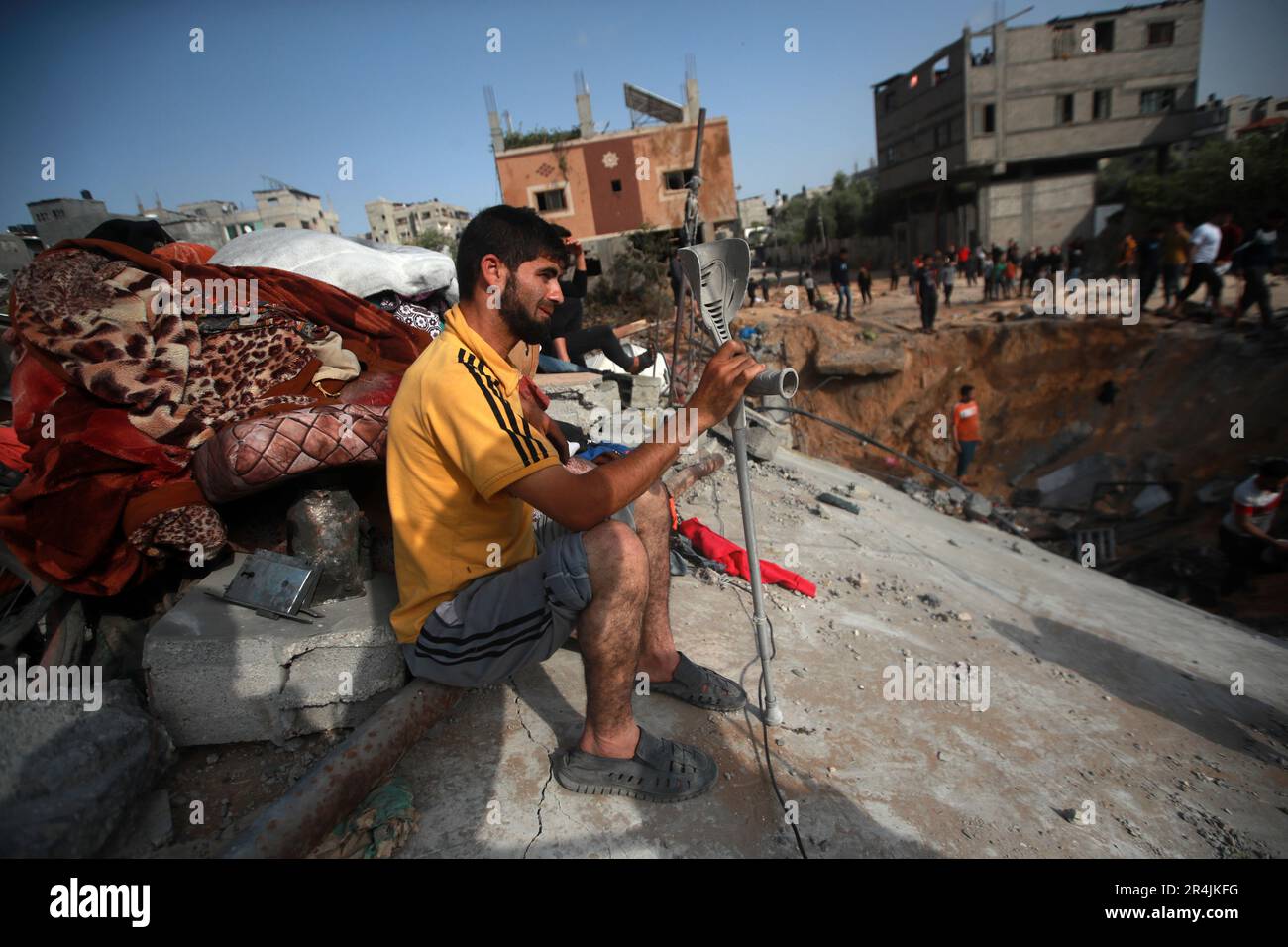 Die Menschen sind obdachlos, nachdem die israelische Offensive Hunderte von Palästinensern vertrieben und viele, darunter auch Kinder, getötet hat. Gaza-Stadt. Palästina. Stockfoto