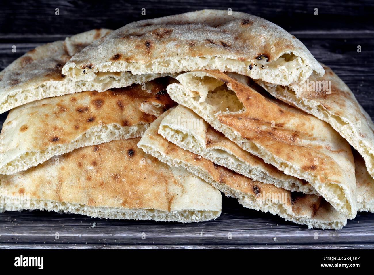 Traditionelles ägyptisches Flachbrot mit Weizenkleie und Mehl, normales ...