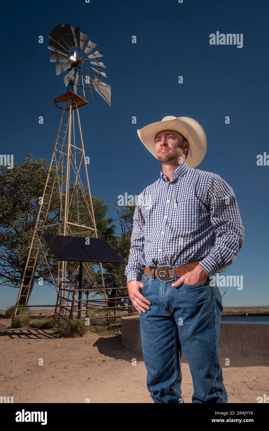 Clayton Gardner züchtet Rinder auf der 777 Ranch in Torrance County, NM. Gardner, der auf seiner Familienfarm arbeitet, kaufte vor zwei Jahren seine eigene Ranch mit seiner Frau. (USDA) Preston Keres Stockfoto