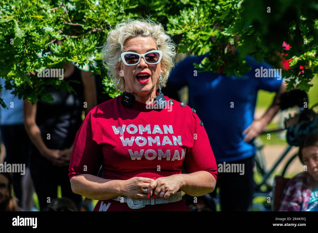 London, Vereinigtes Königreich - Mai 28. 2023: Gegenprotestierende bei der Veranstaltung "Let Women Speak". Stockfoto