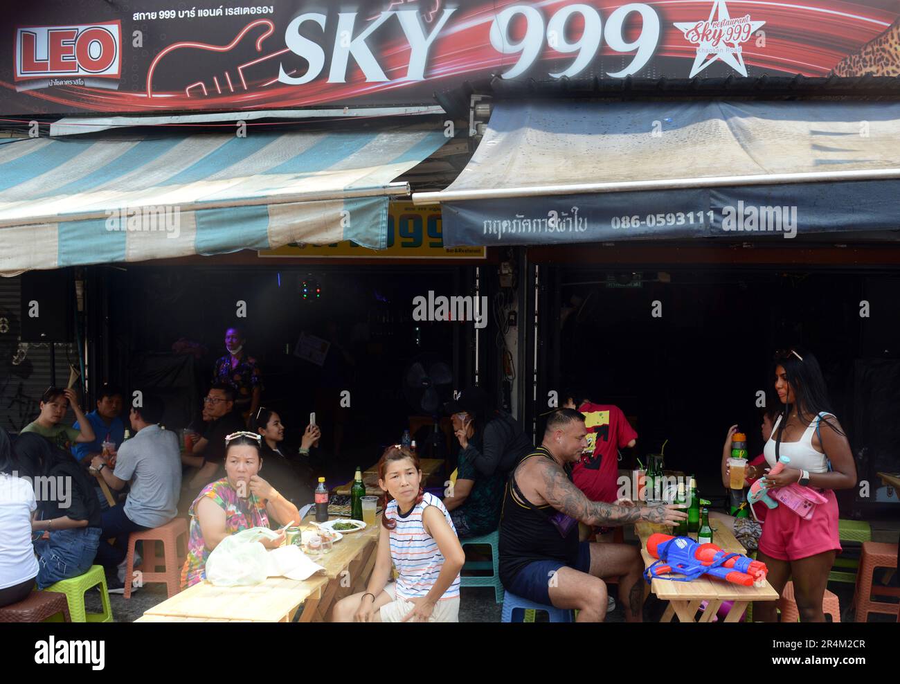 Sky 999 Bar auf der Khaosan Road, Bangkok, Thailand. Stockfoto