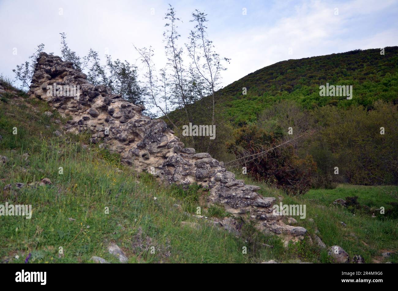 Griechenland, Thessalien, Larisa, Elassona_Flampouro Dorf_Alte Wassermühlen Ruinen und Fluss Stockfoto