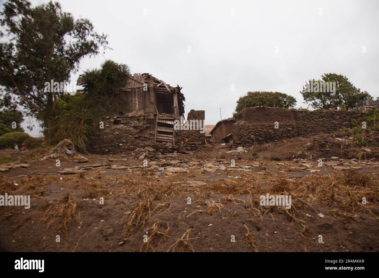 Szenen der schwer beschädigten Curanipe an der chilenischen Küste in der Nähe des Epizentrums des Erdbebens von 8,8, das Chile im Februar 2010 heimsuchte. Stockfoto