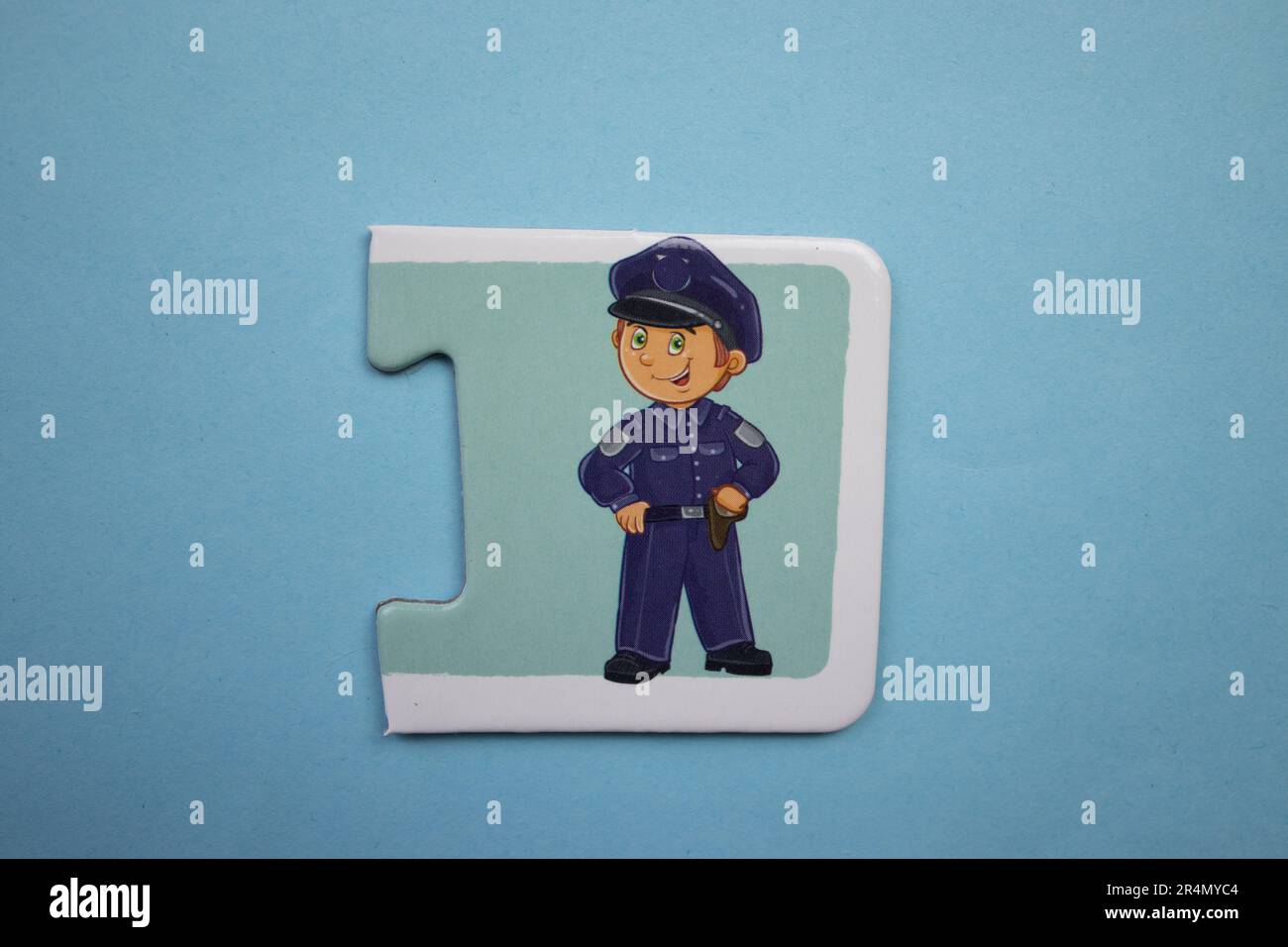 Puzzles auf blauem Hintergrund überlagern. Polizei Stockfoto