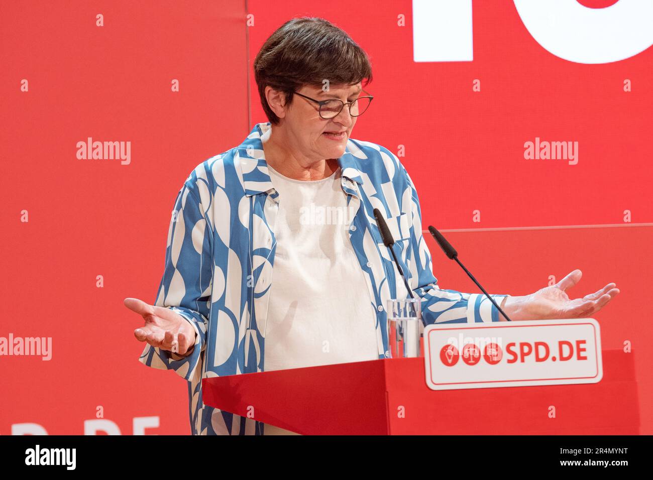 Saskia Esken spricht anlässlich der 160-jährigen Feier der Existenz des EPD am 23.05.2023 im Parteihauptquartier in Berlin. Stockfoto