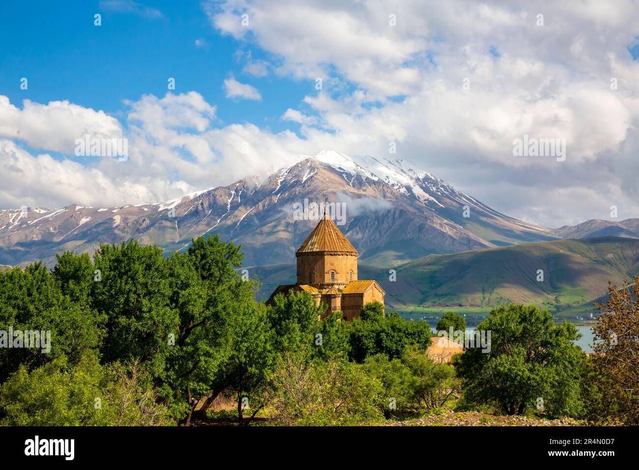 Akdamar-Insel in Van Lake. Die armenische Kirche des Heiligen Kreuzes - Akdamar - Ahtamara - Türkei Stockfoto