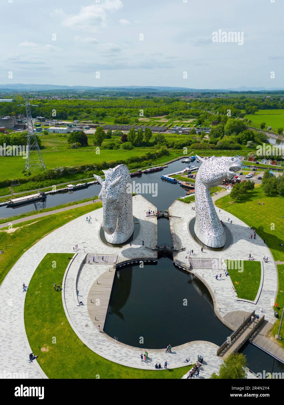 Luftaufnahme der Kelpies-Pferdeskulpturen im Helix Park in Falkirk, Schottland, Großbritannien Stockfoto