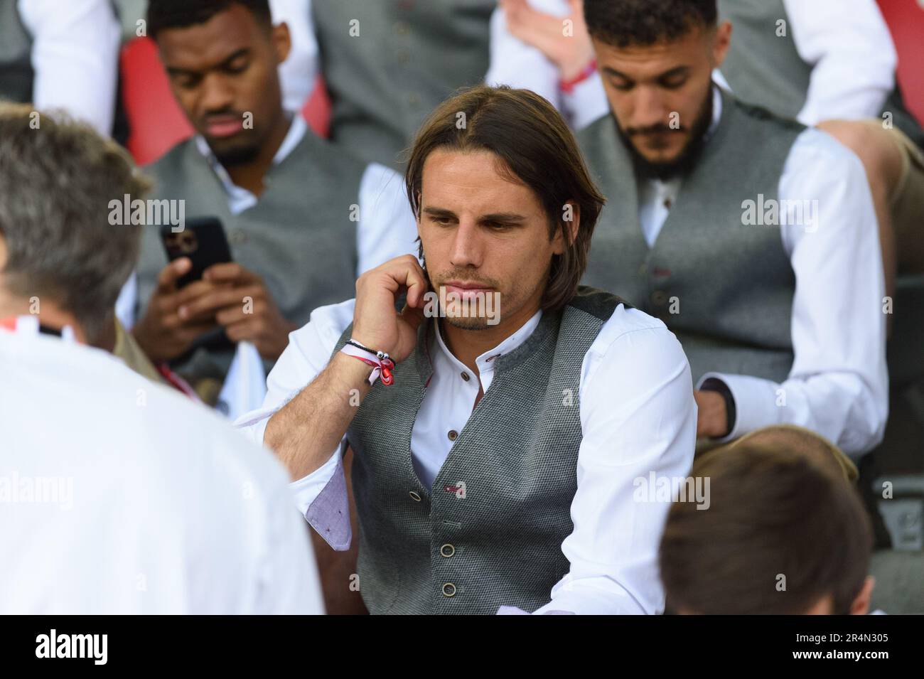 München, Deutschland. 28. Mai 2023. München, Deutschland, Mai 28. 2023: Torhüterin Yann Sommer beobachtet die Frauenmannschaft von der Tribüne aus während des Spiels Flyeralarm Frauen Bundesliga zwischen dem FC Bayern München und Turbine Potsdam am FC Bayern Campus, München. (Sven Beyrich/SPP) Kredit: SPP Sport Press Photo. Alamy Live News Stockfoto